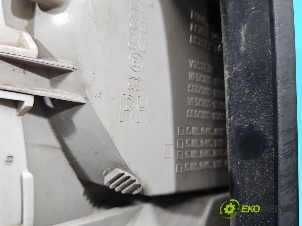 Skoda Rapid 2012-2019 1.2 TSI 86 HP manual 63 kW 1197 cm3 5- svetlo / reflektor zadné pravé  (Kľučka dverí ostatné)
