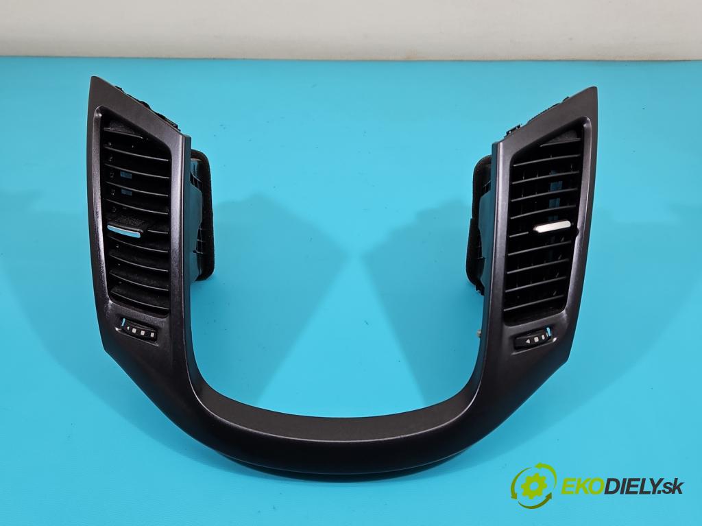 Chevrolet Orlando 2.0 VCDI 163 HP manual 120 kW 1998 cm3 5- Mřížka: kúrenia stredová 36096 (Mriežka kúrenia (fukár))