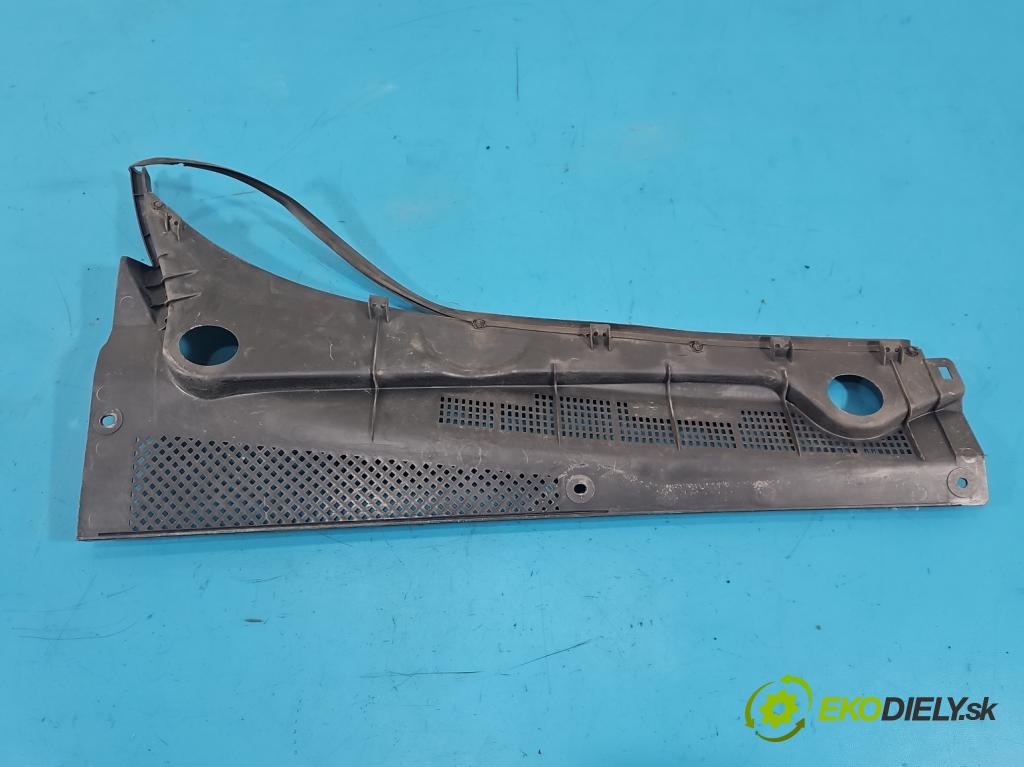 Chevrolet Orlando 2.0 VCDI 163 hp manual 120 kW 1998 cm3 5- torpédo 95216111 (Plast pod čelním sklem)