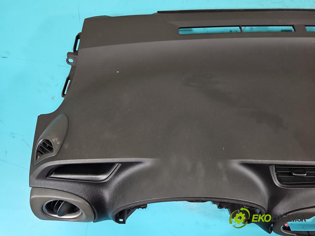 Toyota Yaris III 2011-2020 1.3 vvti 99 HP manual 73 kW 1329 cm3 5- kokpit,pristrojová doska rozdeľovacia