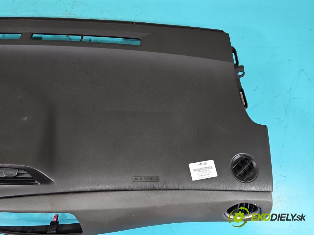 Toyota Yaris III 2011-2020 1.3 vvti 99 HP manual 73 kW 1329 cm3 5- kokpit,pristrojová doska rozdeľovacia