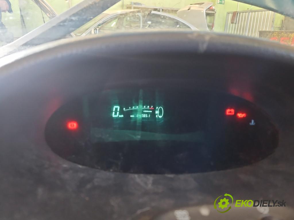 Toyota Yaris I 1999-2005 1.0 vvti 68 HP manual 50 kW 998 cm3 5- prístrojovka/ budíky 21655865-3 (Prístrojová doska, displej)