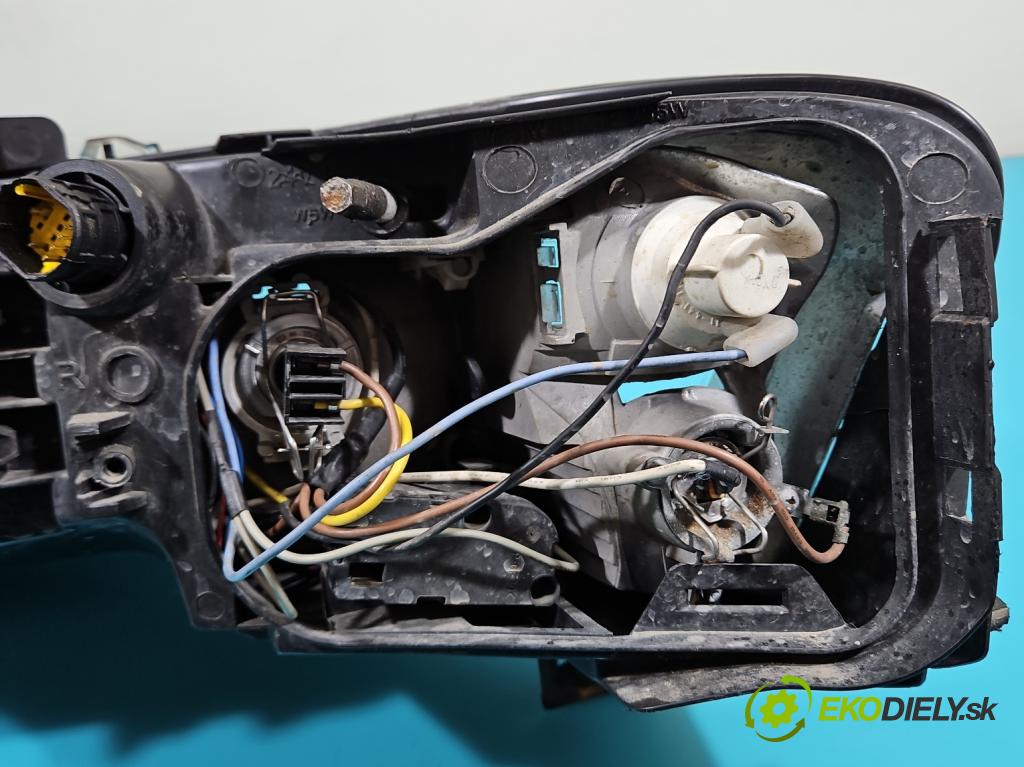 Fiat Stilo 1.6 16V 103 HP manual 76 kW 1596 cm3 3- Reflektor: pravý  (Svetlo predné pravé)