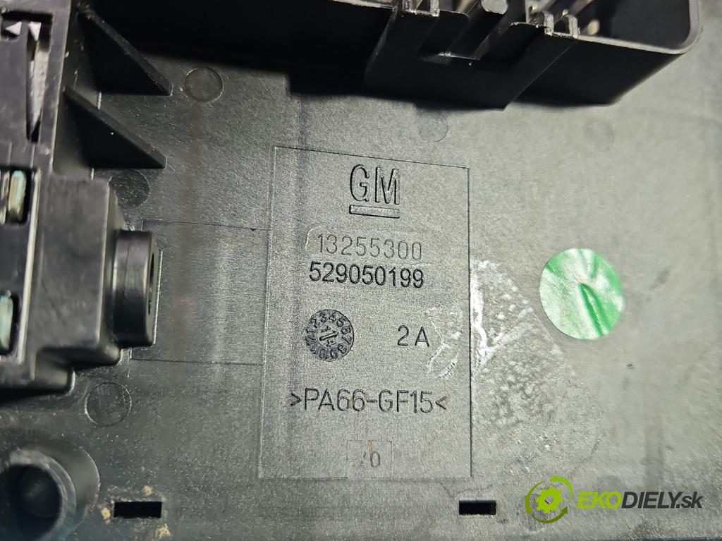 Opel Insignia A 2008-2017 2.0 cdti automatic 143,1 kW 1956 cm3 5- skrinka poistka 13255300 (Poistková skrinka)