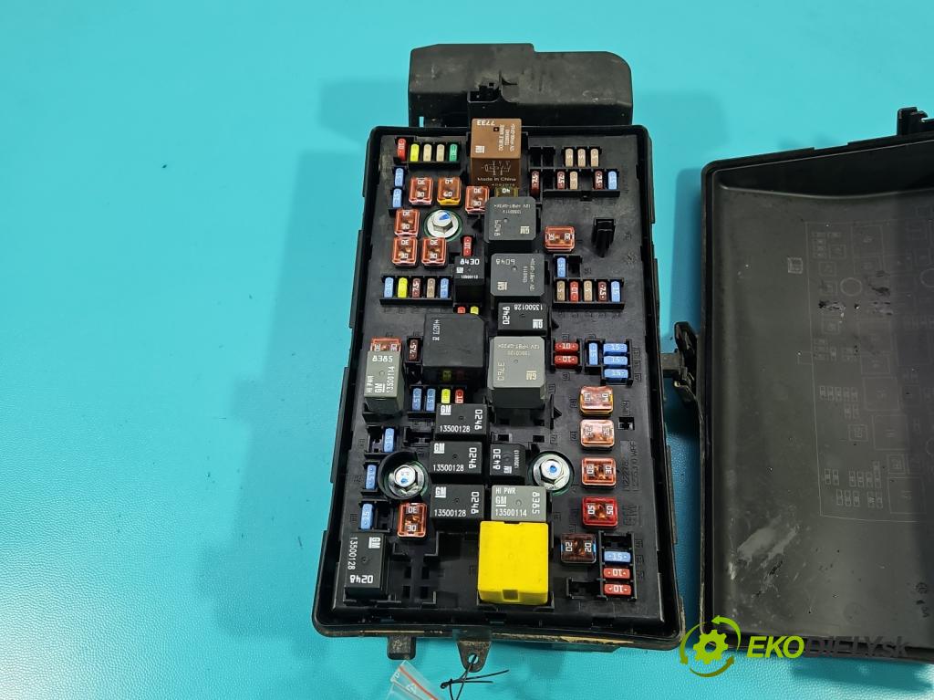 Opel Insignia A 2008-2017 2.0 cdti automatic 143,1 kW 1956 cm3 5- skrinka poistka 13255300 (Poistková skrinka)