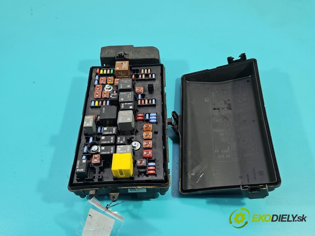 Opel Insignia A 2008-2017 2.0 cdti automatic 143,1 kW 1956 cm3 5- skrinka poistka 13255300 (Poistková skrinka)