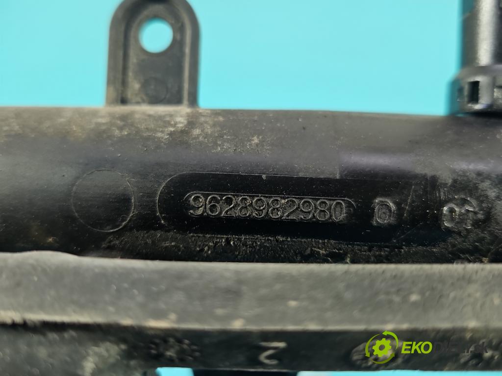 Peugeot 206 1.1 8V 60 HP manual 44,1 kW 1124 cm3 5- vstrek 9628982980D (Vstrekovač paliva)