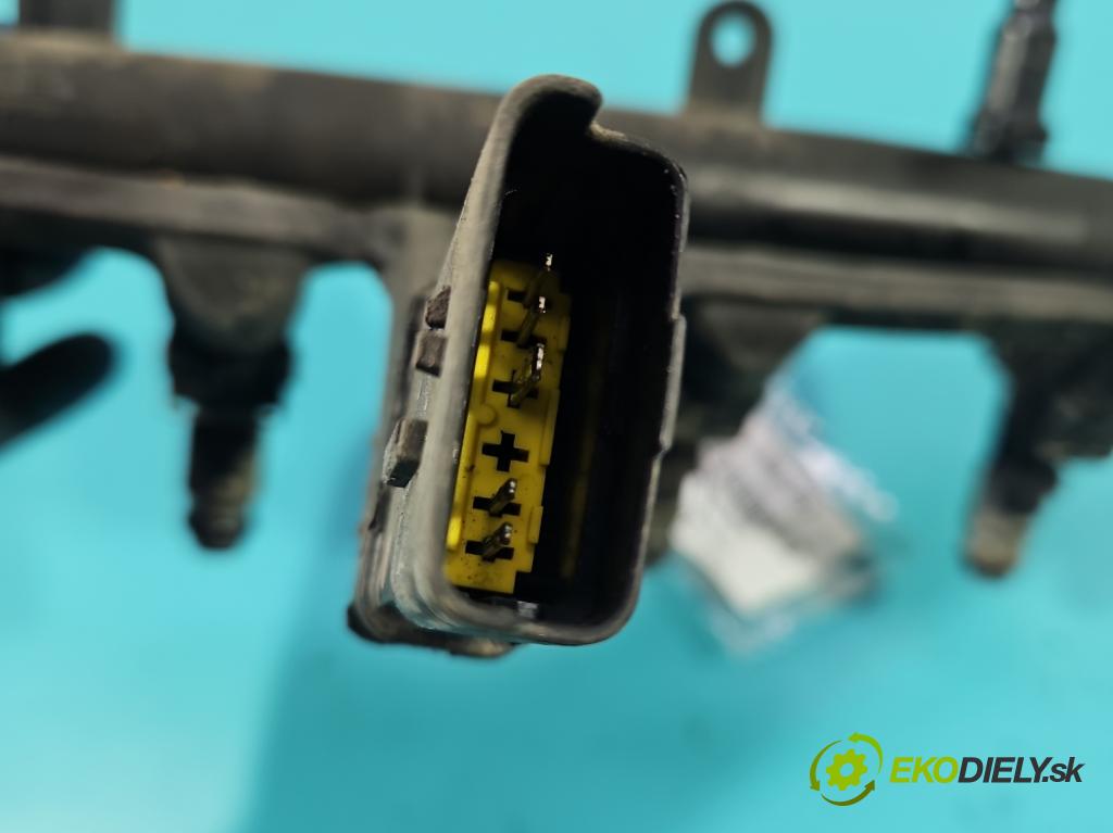 Peugeot 206 1.1 8V 60 HP manual 44,1 kW 1124 cm3 5- vstrek 9628982980D (Vstrekovač paliva)