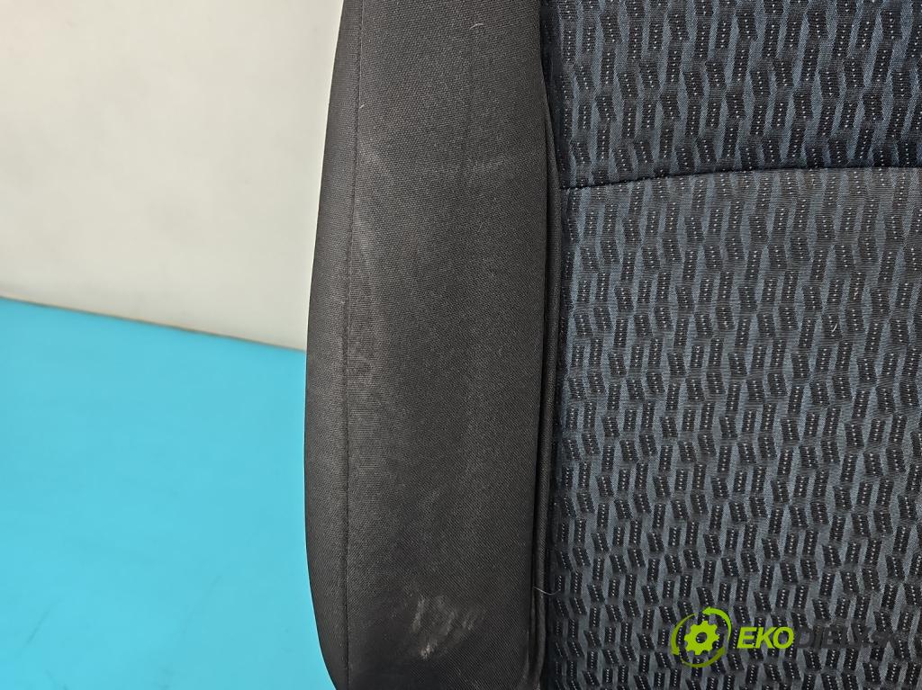 Toyota Yaris III 2011-2020 1.3 vvti 99 HP manual 73 kW 1329 cm3 5- Sedačka ľavý  (Sedadlo)
