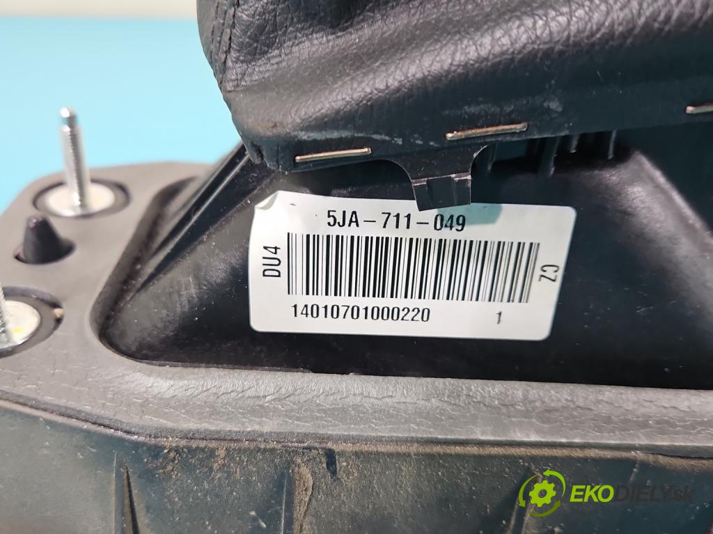 Skoda Rapid 2012-2019 1.2 TSI 86 hp manual 63 kW 1197 cm3 5- kulisa změny stupňová 5JA711049 (Rýchlostné páky / kulisy)