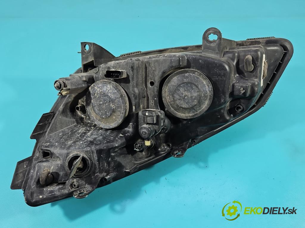 Renault Scenic II 2003-2009 2.0 16V 135 HP manual 99 kW 1998 cm3 5- Reflektor: pravý  (Svetlo predné pravé)