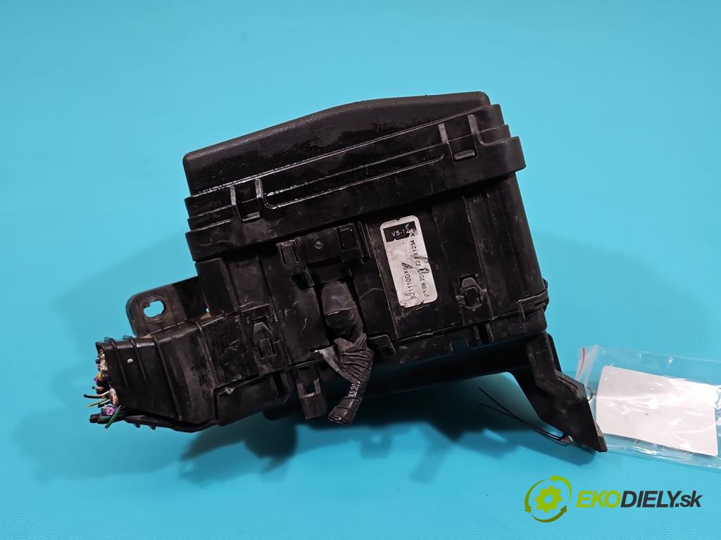 Toyota Yaris III 2011-2020 1.3 vvti 99 hp manual 73 kW 1329 cm3 5- skříňka pojistková 82662-0D120 (Pojistkové skříňky)