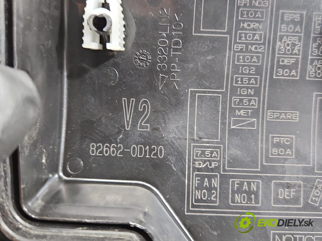 Toyota Yaris III 2011-2020 1.3 vvti 99 hp manual 73 kW 1329 cm3 5- skříňka pojistková 82662-0D120 (Pojistkové skříňky)