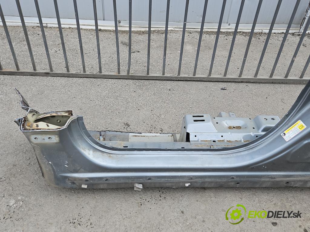 Chevrolet Orlando 2.0 VCDI 163 hp manual 120 kW 1998 cm3 5- práh levý  (Ostatní)