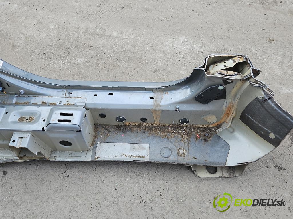 Chevrolet Orlando 2.0 VCDI 163 hp manual 120 kW 1998 cm3 5- práh levý  (Ostatní)