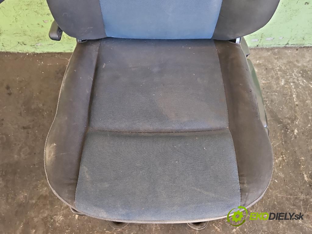Renault Master III 2010-2019 2.3 dci 101 HP manual 74 kW 2299 cm3 5- Sedačka ľavý  (Sedadlo)