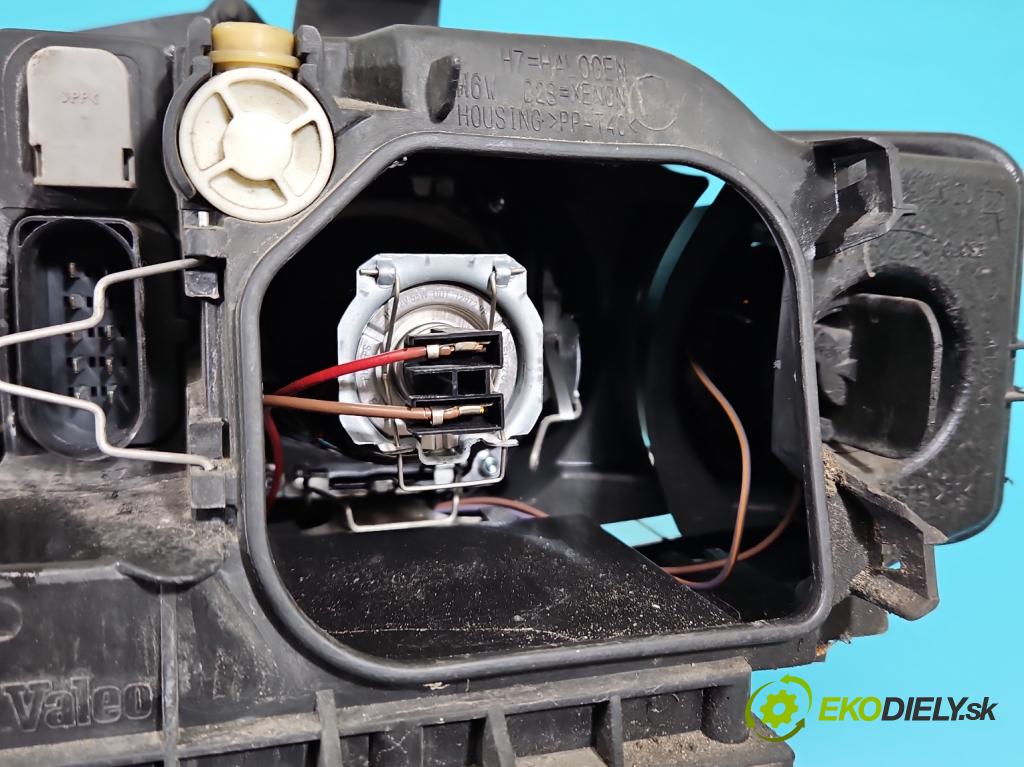 Audi A4 B6 2000-2004 2.0 20V 131 HP manual 96 kW 1984 cm3 4- Reflektor: pravý 8E0941004F (Pravé)