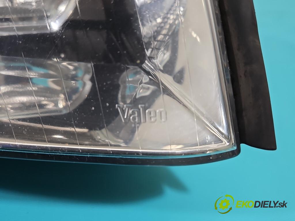 Audi A4 B6 2000-2004 2.0 20V 131 HP manual 96 kW 1984 cm3 4- Reflektor: pravý 8E0941004F (Pravé)