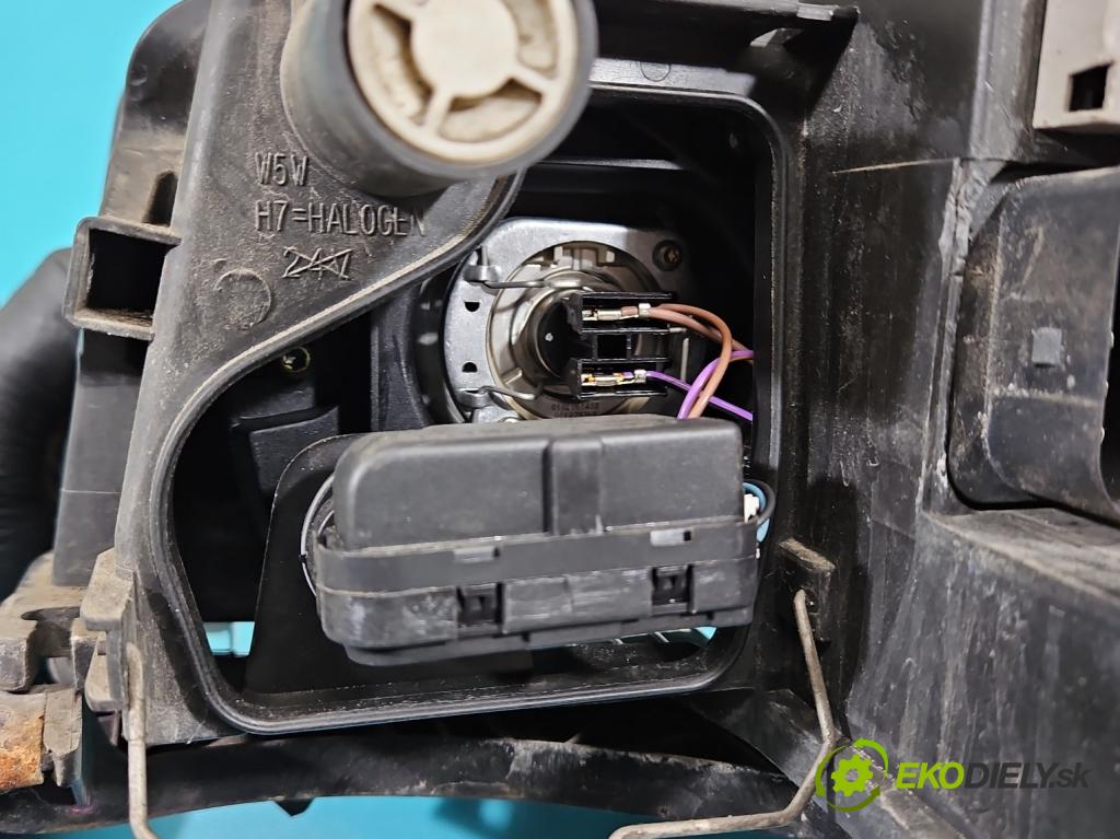 Audi A4 B6 2000-2004 2.0 20V 131 HP manual 96 kW 1984 cm3 4- Reflektor: pravý 8E0941004F (Pravé)