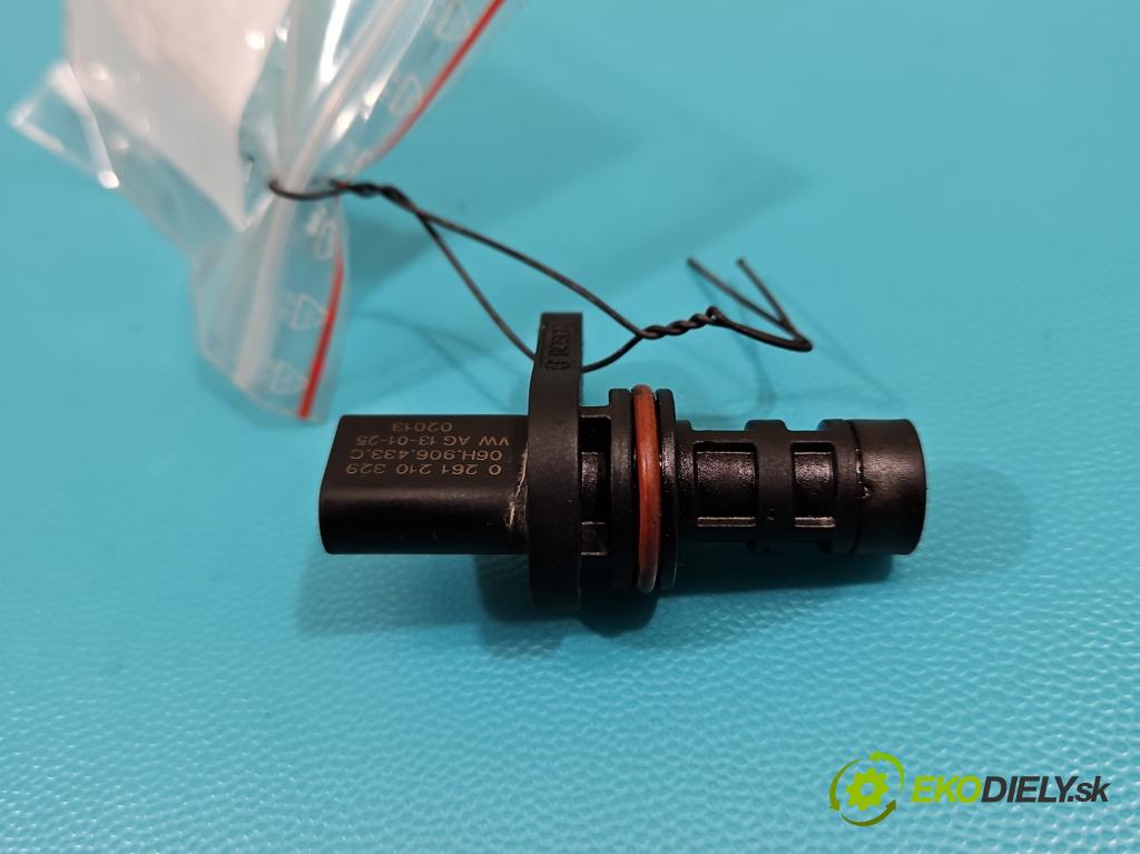 Audi A4 B8 2007-2015 1.8 TFSI 170 HP manual 125 kW 1798 cm3 4- snímač pozícia: hriadele kľukovej 06H.906.433.C (Snímač polohy kľukového hriadeľa)