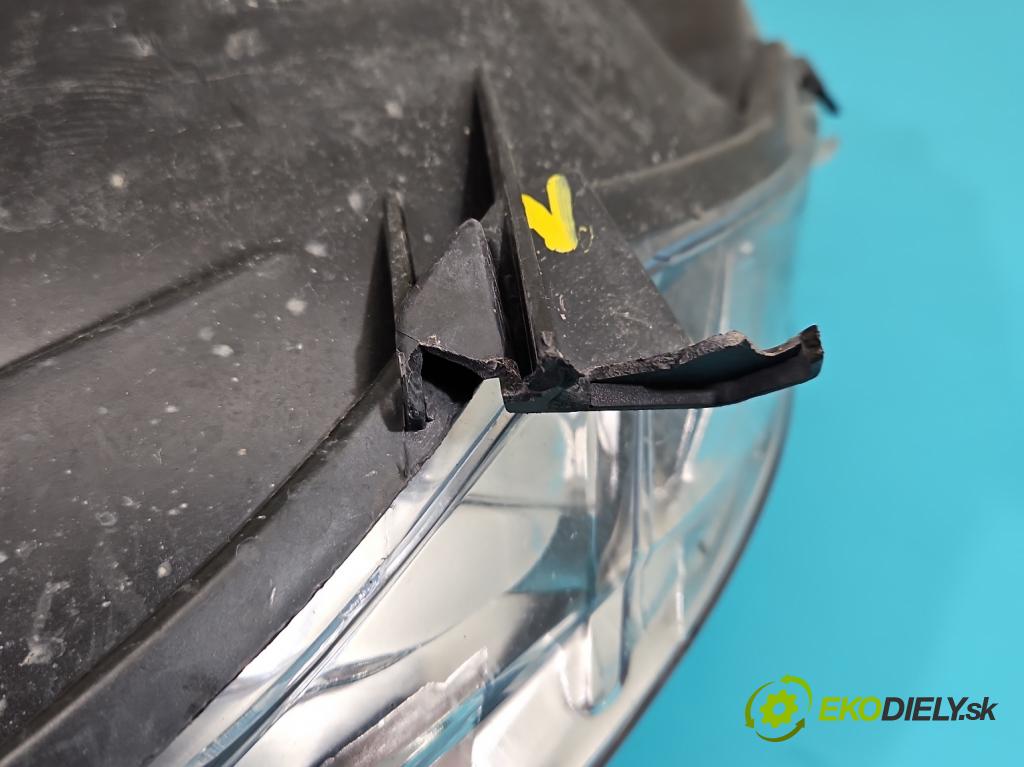 Peugeot 307 2.0 hdi 90 HP manual 66 kW 1997 cm3 5- Reflektor: pravý  (Svetlo predné pravé)