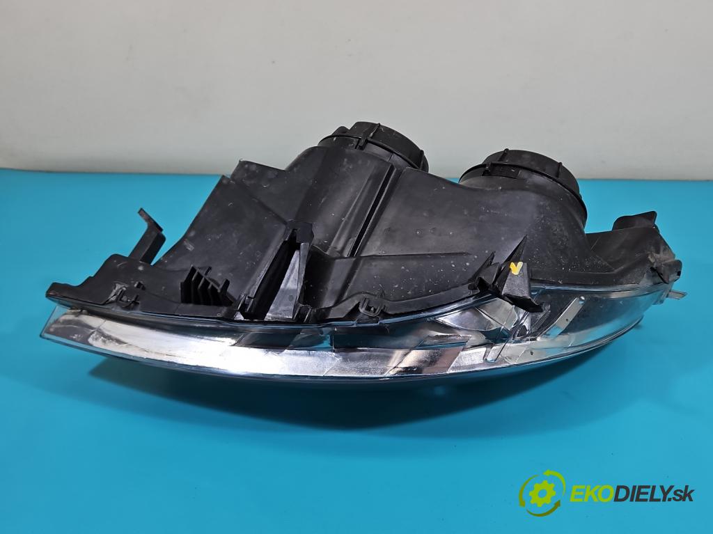 Peugeot 307 2.0 hdi 90 HP manual 66 kW 1997 cm3 5- Reflektor: pravý  (Svetlo predné pravé)