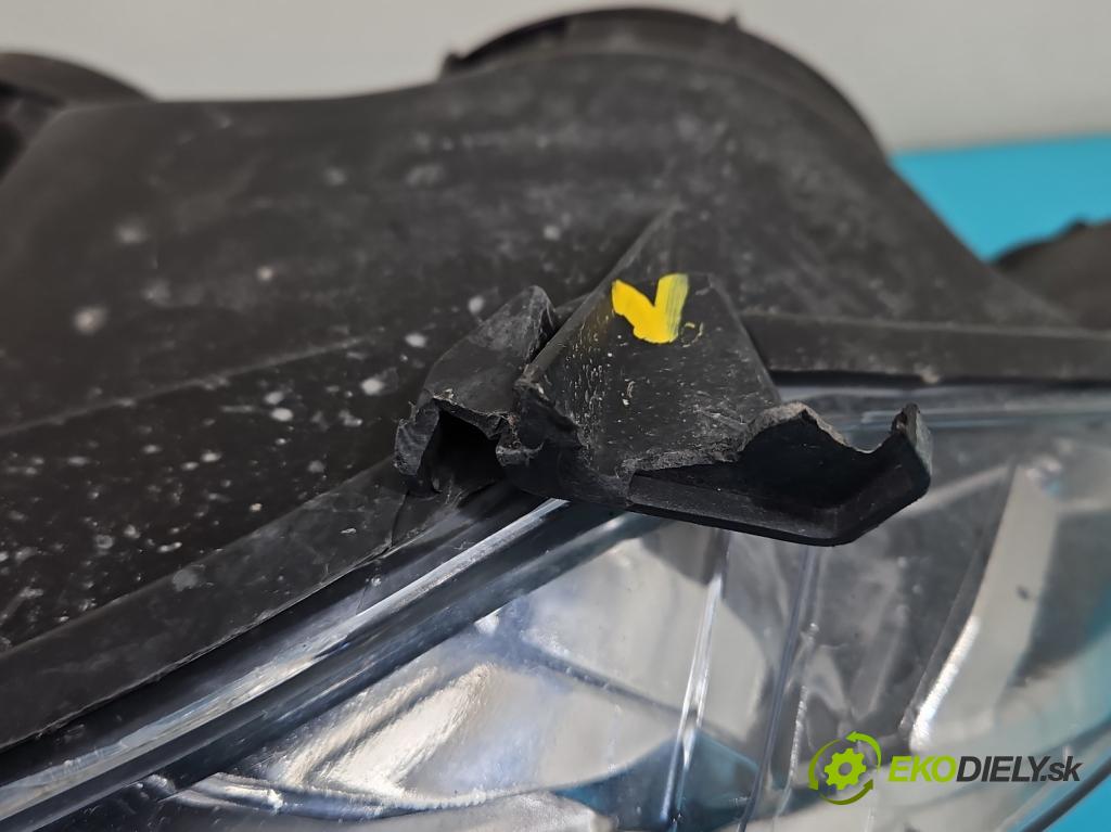 Peugeot 307 2.0 hdi 90 HP manual 66 kW 1997 cm3 5- Reflektor: pravý  (Svetlo predné pravé)