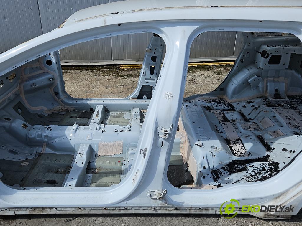 Ford Mondeo Mk5 2014-2022 2.0 tdci 179KM automatic 132 kW 1999 cm3 5- práh levý  (Ostatní)