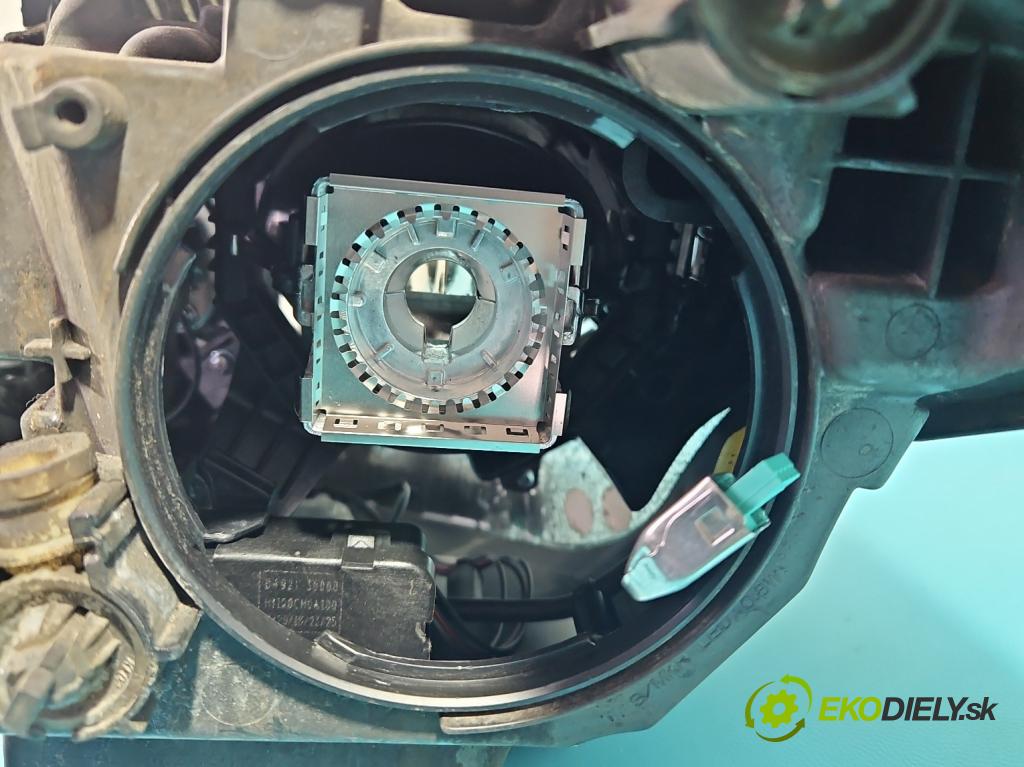 Kia Optima IV 2015-2020 1.7 crdi 141 HP manual 104 kW 1685 cm3 5- Reflektor: pravý  (Svetlo predné pravé)