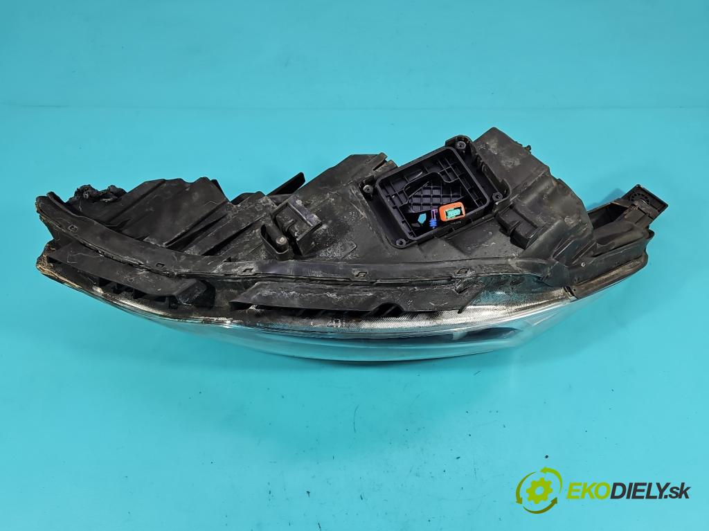 Kia Optima IV 2015-2020 1.7 crdi 141 HP manual 104 kW 1685 cm3 5- Reflektor: pravý  (Svetlo predné pravé)