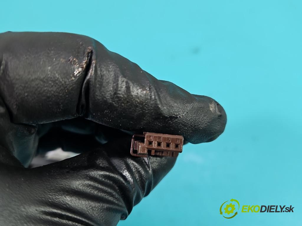 Citroen C5 II 2008-2017 1.6 hdi 111KM manual 82 kW 1560 cm3 4- Spínačka  (Spínacia skrinka)