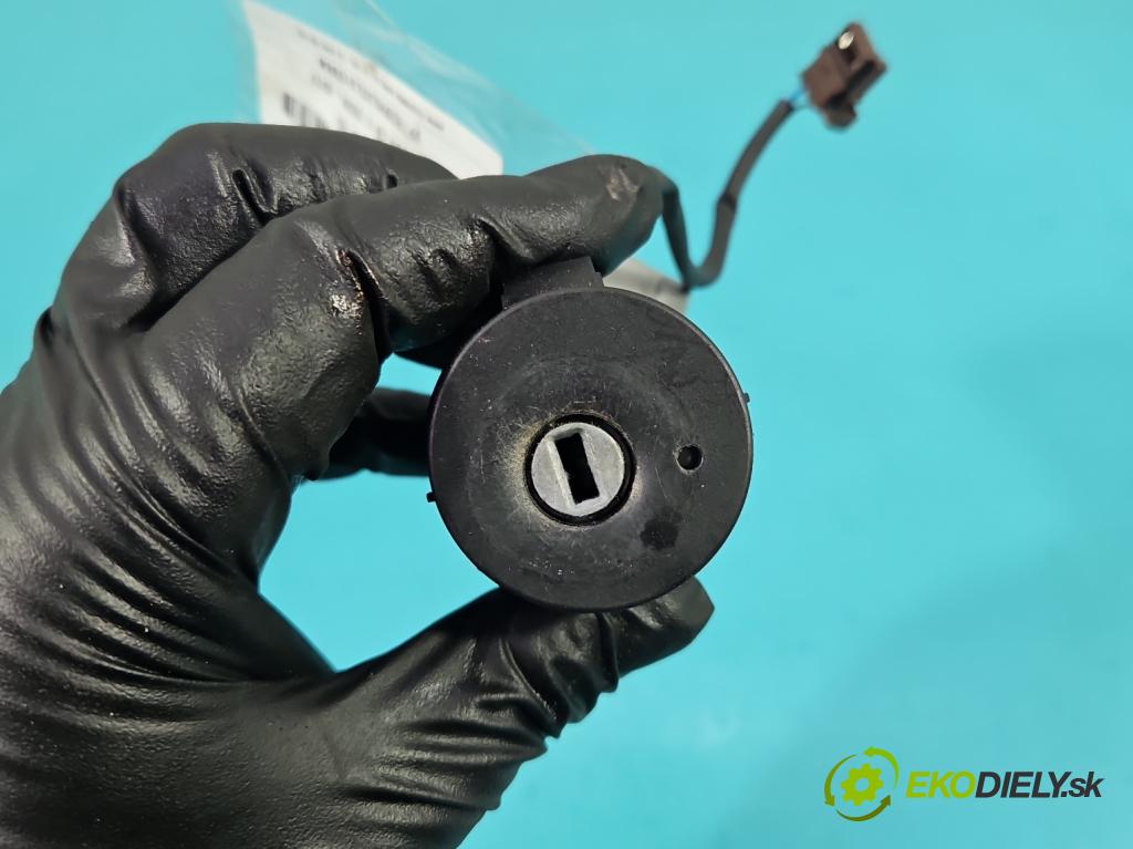 Citroen C5 II 2008-2017 1.6 hdi 111KM manual 82 kW 1560 cm3 4- Spínačka  (Spínacia skrinka)