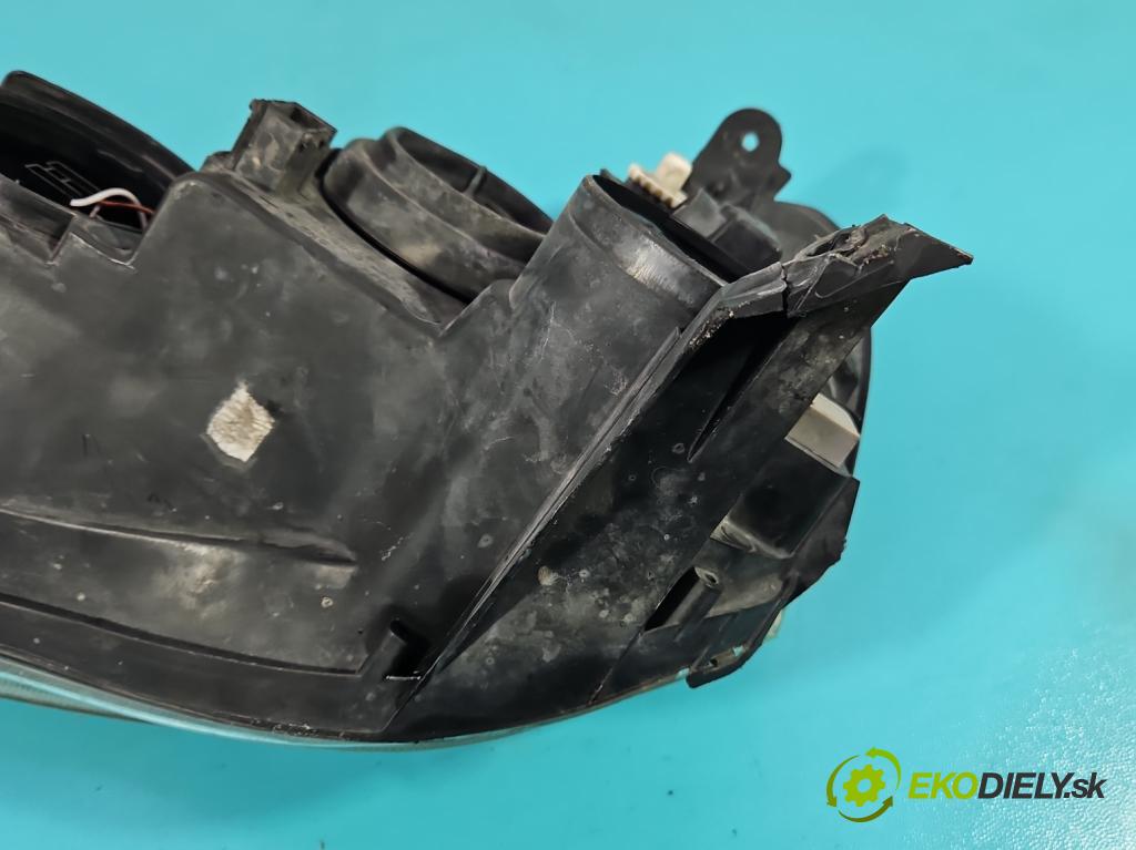 Opel Corsa C 2000-2006 1.2 16V 75 HP manual 55 kW 1199 cm3 5- Reflektor: pravý 93173264 (Svetlo predné pravé)