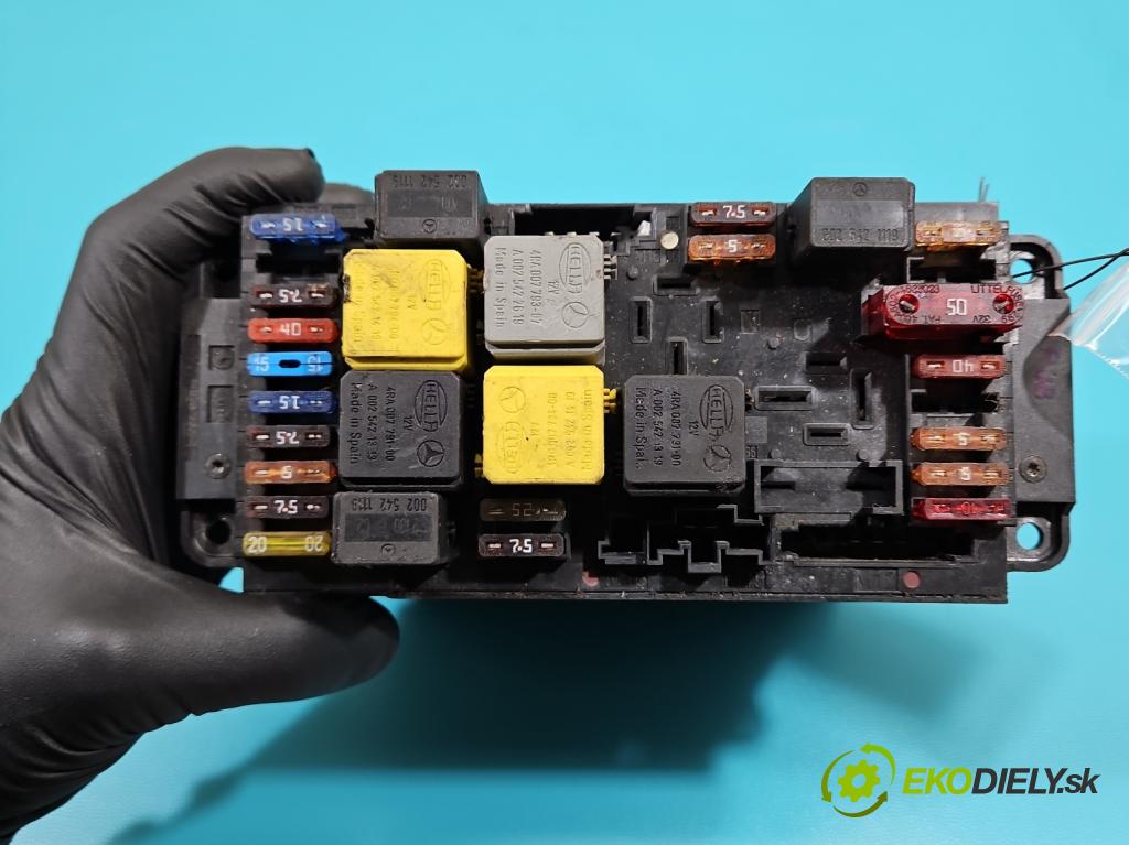 Mercedes C W203 2000-2007 2,2.0 cdi 95 hp manual 70 kW 2148 cm3 3- skříňka pojistková 2035451701 (Pojistkové skříňky)