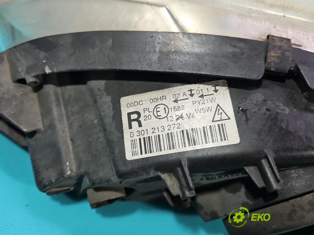 Peugeot 407 2.2 16V 158 HP manual 116 kW 2230 cm3 5- Reflektor: pravý 0301213272 (Svetlo predné pravé)