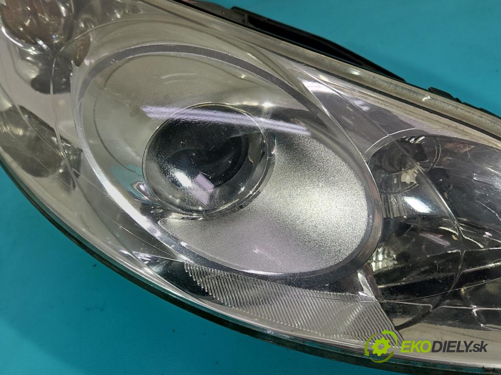 Peugeot 407 2.2 16V 158 HP manual 116 kW 2230 cm3 5- Reflektor: pravý 0301213272 (Svetlo predné pravé)