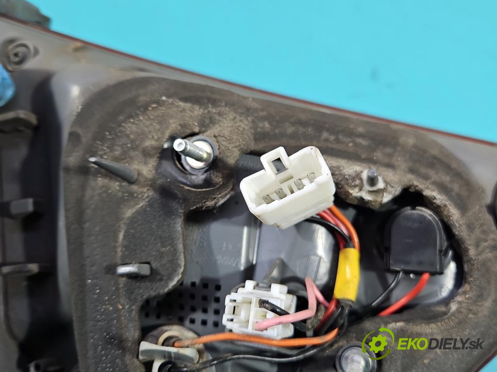 Hyundai I40 1.7 crdi 136hp manual 100 kW 1685 cm3 5- světlo zadní pravé 92404-3Z000 (Klika dveří ostatní)