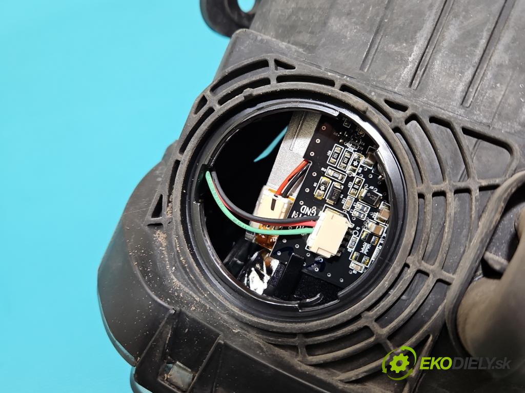 Hyundai I40 1.7 crdi 136 HP manual 100 kW 1685 cm3 5- Reflektor: pravý  (Svetlo predné pravé)