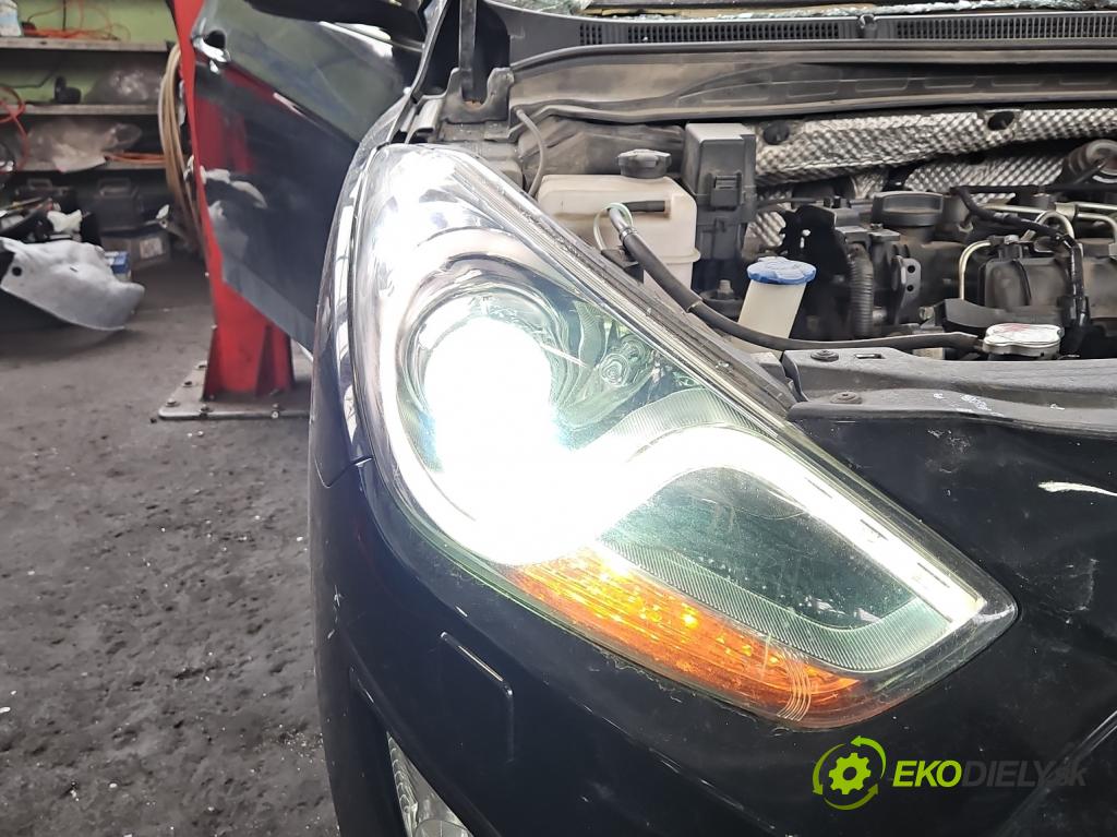 Hyundai I40 1.7 crdi 136 HP manual 100 kW 1685 cm3 5- Reflektor: pravý  (Svetlo predné pravé)