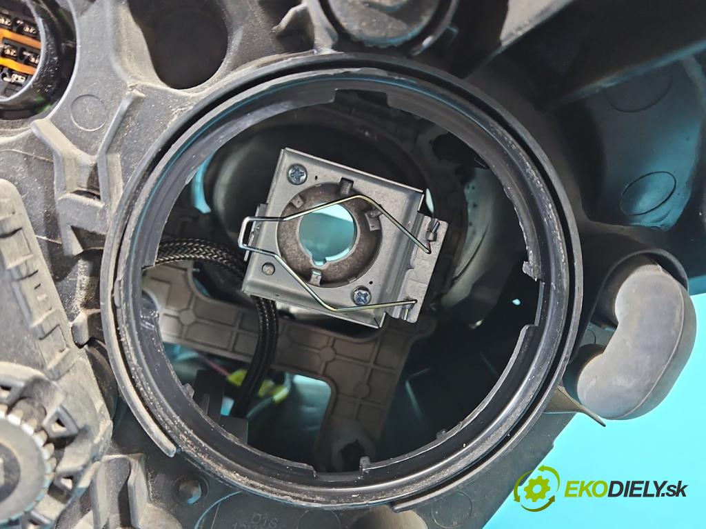 Hyundai I40 1.7 crdi 136 HP manual 100 kW 1685 cm3 5- Reflektor: pravý  (Svetlo predné pravé)