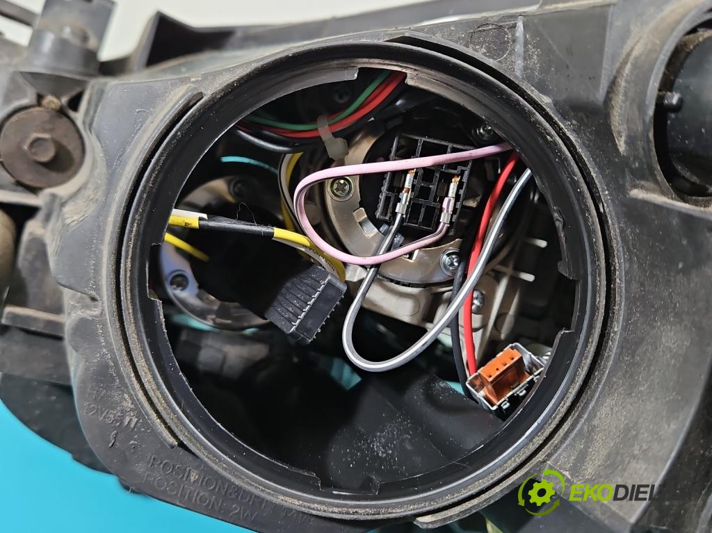 Hyundai I40 1.7 crdi 136 HP manual 100 kW 1685 cm3 5- Reflektor: pravý  (Svetlo predné pravé)