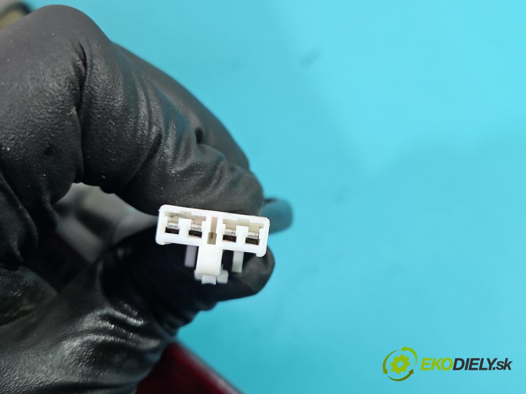 Hyundai I40 1.7 crdi 136hp manual 100 kW 1685 cm3 5- světlo zadní pravé 92402-3Z000 (Klika dveří ostatní)