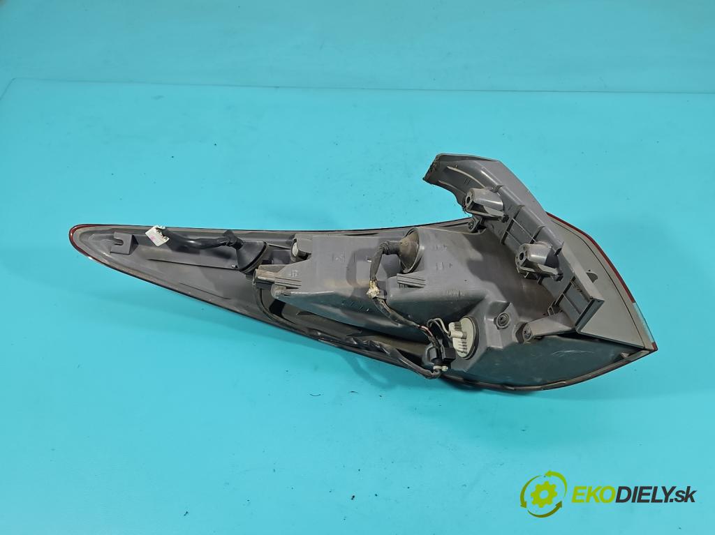 Hyundai I40 1.7 crdi 136hp manual 100 kW 1685 cm3 5- světlo zadní pravé 92402-3Z000 (Klika dveří ostatní)