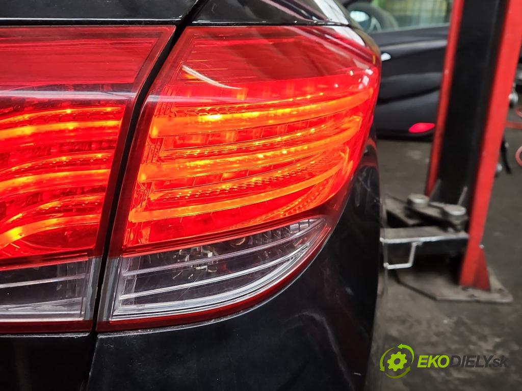 Hyundai I40 1.7 crdi 136hp manual 100 kW 1685 cm3 5- světlo zadní pravé 92402-3Z000 (Klika dveří ostatní)