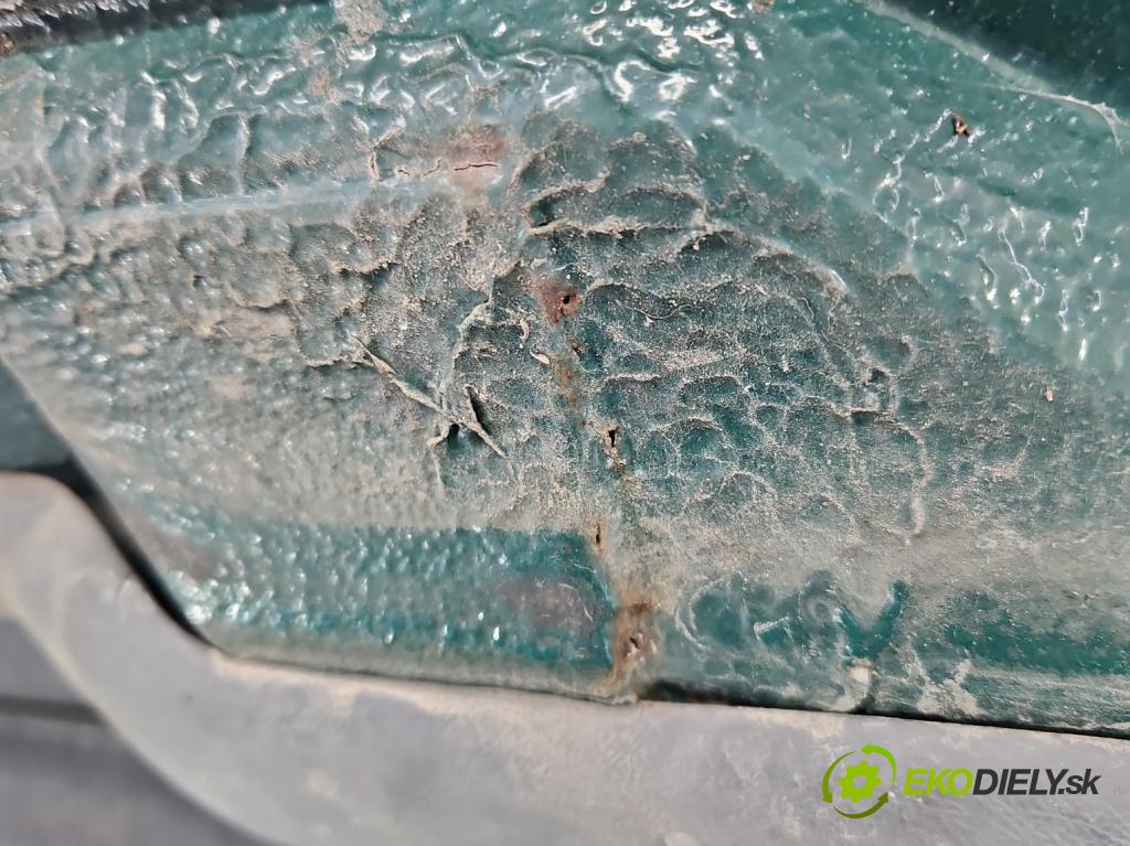 Mercedes Vito W638 1996-2003 2.3d 79KM manual 58 kW 2299 cm3 5- zadní kufrové dveře  (Zadní kapoty)