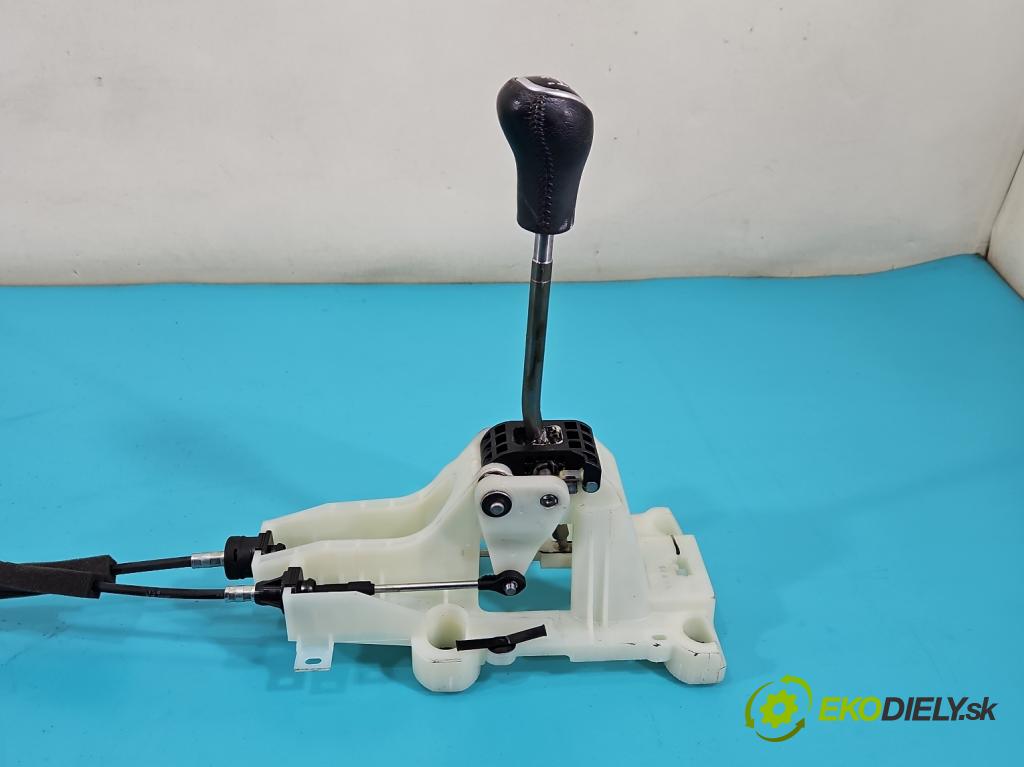 Mitsubishi ASX 2010-2021 1.6 16V 117 HP manual 86 kW 1590 cm3 5- Páka: Změny: stupeň,rýchlosť  (Rýchlostná páka (kulisa))