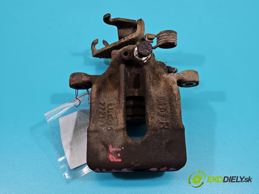 Mitsubishi Carisma 1.9 dci 102 HP manual 75 kW 1870 cm3 5- brzdič zadné pravý  (Kľučka dverí ostatné)