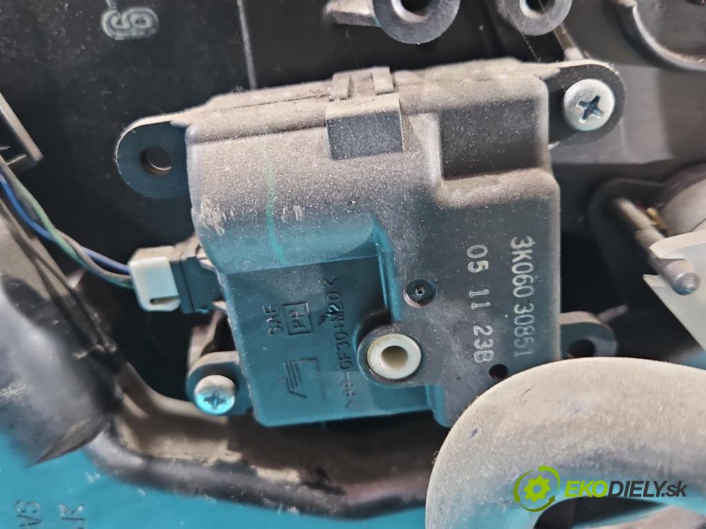 Infiniti FX I 2003-2008 3.5 V6 280KM automatic 206 kW 3498 cm3 5- radiátor 27110-CG084 (Radiátory topení)