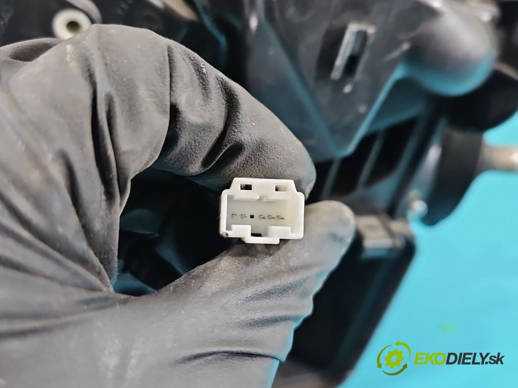 Infiniti FX I 2003-2008 3.5 V6 280KM automatic 206 kW 3498 cm3 5- radiátor 27110-CG084 (Radiátory topení)