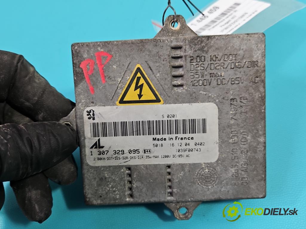 Peugeot 407 2.2 16V 158 HP manual 116 kW 2230 cm3 5- střídač: xenon 1307329095 (Riadiaca jednotka xenónu)